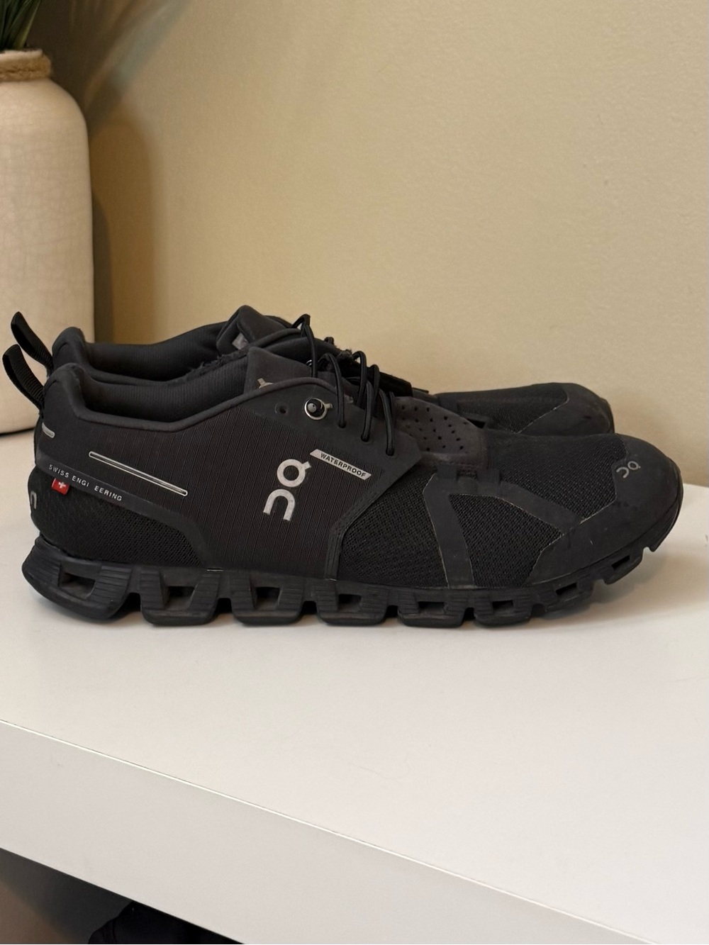 On Cloud 6 Black Running Shoes Sneakers Women’s Size 9
